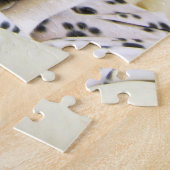 Een Tuxedo-kat tikt uit haar tong Legpuzzel (Zijkant)