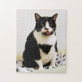Een Tuxedo-kat tikt uit haar tong Legpuzzel (Verticaal)