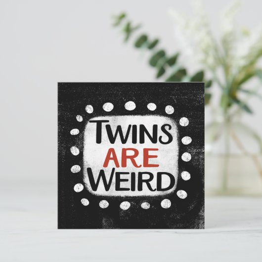 Een tweeling is een raar Wenskaart Kaart (Staand voorkant)