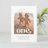 Een tweeling meisjes - hart boog foto eerste verja kaart (Staand voorkant)