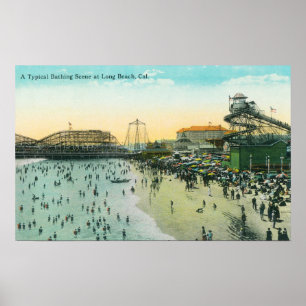 Een typische badcentrale bij de strand poster