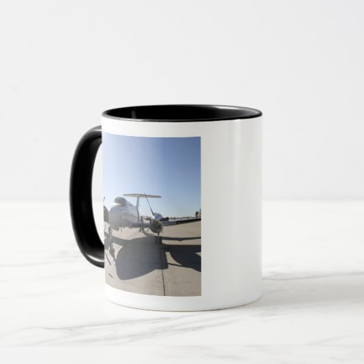 Een UC-12F King Air-vliegtuig Mok (Voorkant links)