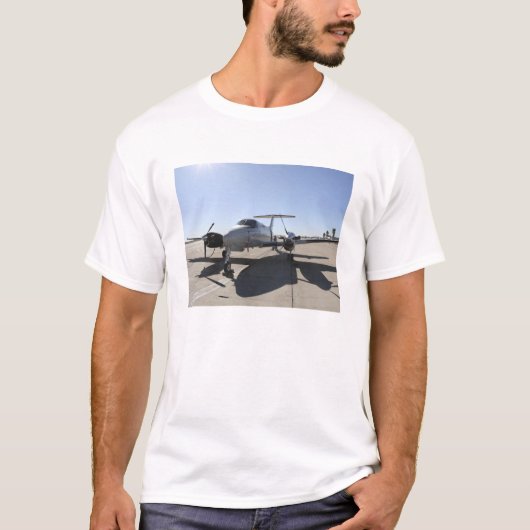 Een UC-12F King Air-vliegtuig T-shirt (Voorkant)