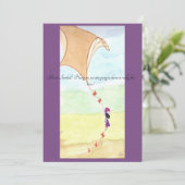 Een uitnodiging met een meisje dat met haar kite v (Staand voorkant)