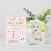 Een uitnodiging voor 'Bunny Easter Spring Birthday (Staand voorkant)