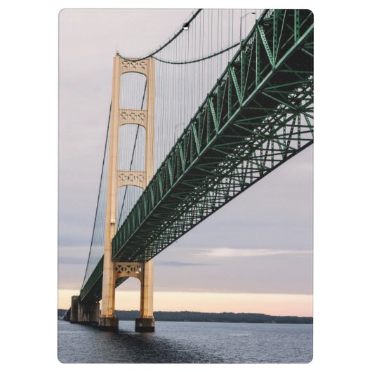 Een uitzicht Mackinac Bridge uit het Michigan-meer Klembord (Achterkant)