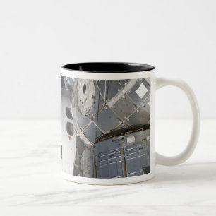 Een uitzicht met hoge hoek van de cabine tweekleurige koffiemok