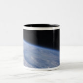 Een uitzicht met hoge schuine rand tweekleurige koffiemok (Center)