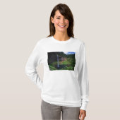 Een uitzicht op South Falls in Silver Falls State T-shirt (Voorkant volledig)