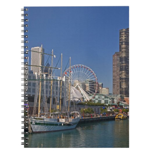 Een uitzicht van Chicago's marine pier 2 Notitieboek (Voorkant)