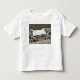 Een uitzicht van de kruipwagen kinder shirts