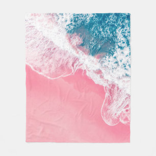 Een uitzicht van een roze zandstrand in New South Fleece Deken