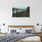 Een Uitzicht van het meer van Castle Rock Canvas Afdruk (Insitu (Slaapkamer))