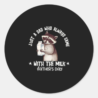 Een vader die terugkwam met de melkwasbeer vaders ronde sticker