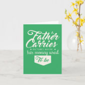Een vader draagt foto's Vaderdag Kaart (Gele Bloem)