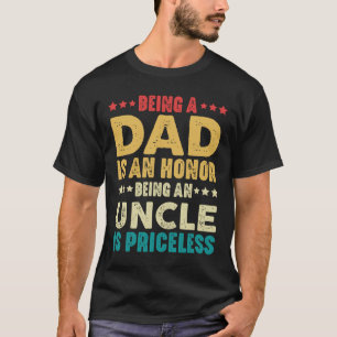 Een vader zijn is een eer om een oom te zijn is on t-shirt