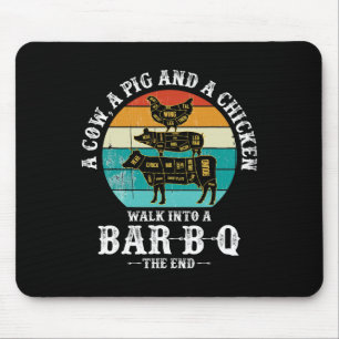 Een varken, een kip en een koe lopen een R-b-q bar Muismat