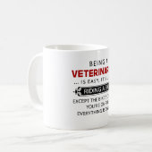 Een veearts zijn..is een gemakkelijke grappige Mug Koffiemok (Voorkant links)