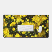 Een veelheid van gele mama's bureaumat (Keyboard & Muis)