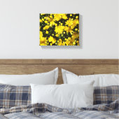 Een veelheid van gele mama's canvas afdruk (Insitu (Slaapkamer))