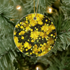 Een veelheid van gele mama's keramisch ornament