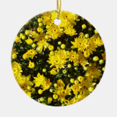 Een veelheid van gele mama's keramisch ornament (Voorkant)