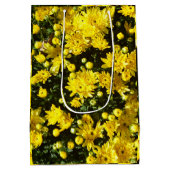 Een veelheid van gele mama's medium cadeauzakje (Achterkant)