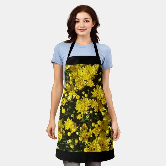 Een veelheid van gele mama's schort (Gedragen)