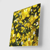 Een veelheid van gele mama's vierkante klok (Hoek)