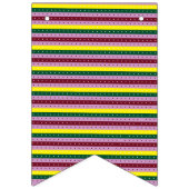 Een veelkleurige gestreepte achtergrond met stippe vlaggetjes (Derde vlag)