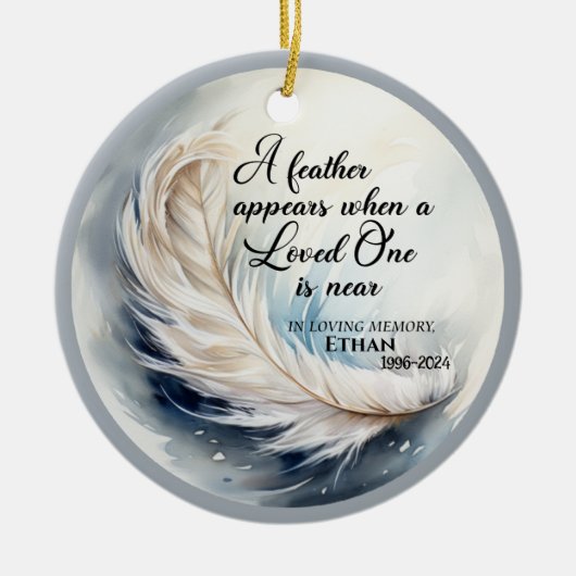 Een veertje verschijnt in het geheugen keramisch ornament (Voorkant)