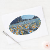 Een veld vol bloeiende kamille ovale sticker (Envelop)