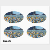 Een veld vol bloeiende kamille ovale sticker (Vel)