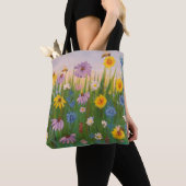 Een veld vol wilde bloemen tote bag (Dichtbij)