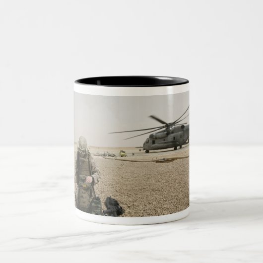 Een veldradiooperator tweekleurige koffiemok (Center)