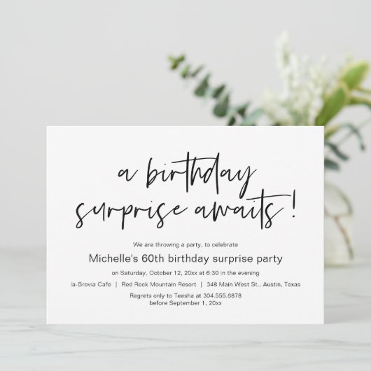 Een verjaardagsverrassing wacht op feest kaart (Staand voorkant)