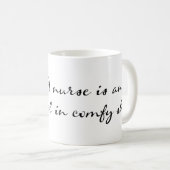 Een verpleegster is... Mok (Voorkant rechts)