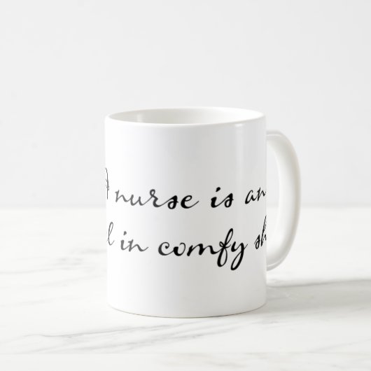 Een verpleegster is... Mok (Voorkant rechts)