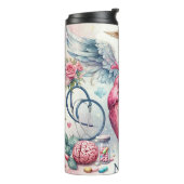 Een verpleegster met een groot hart thermosbeker (Gedraaid links)