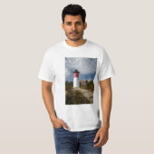 Een verticaal Uitzicht van de Nauset vuurtoren. va T-shirt (Voorkant volledig)