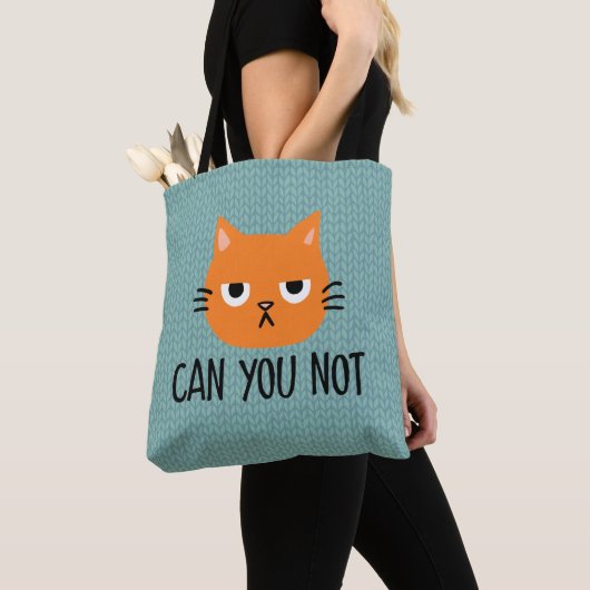 Een vervelende kat kan je niet schelen. tote bag (Dichtbij)