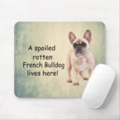 Een verwende Franse buldog woont hier Muismat (Met muis)