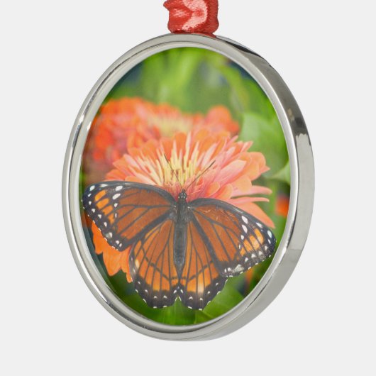 Een Viceroy Butterfly op Oranje Zinnias Metalen Ornament (Links)