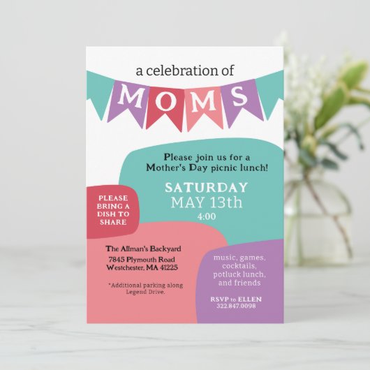 Een viering van de Moms Moederdag Party Kaart (Staand voorkant)