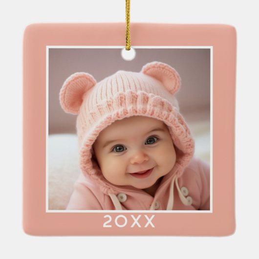 Een vierkante foto plus jaar - minimale koraalroze keramisch ornament (Achterkant)