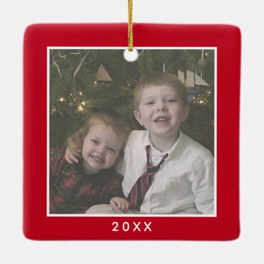 Eén vierkante foto plus jaar - minimale rode grens keramisch ornament (Achterkant)