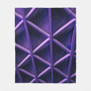 Een violet plafond met een crisishaard-dwarspatroo fleece deken