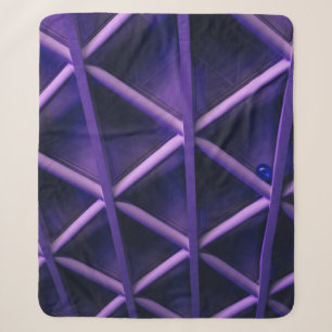 Een violet plafond met een crisishaard-dwarspatroo sherpa deken