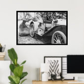 Een vlakke band bevestigen op een Buick Roadster 1 Poster (Thuiskantoor)