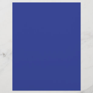 Een vliegtuig dat in de lucht vliegt met een blauw flyer